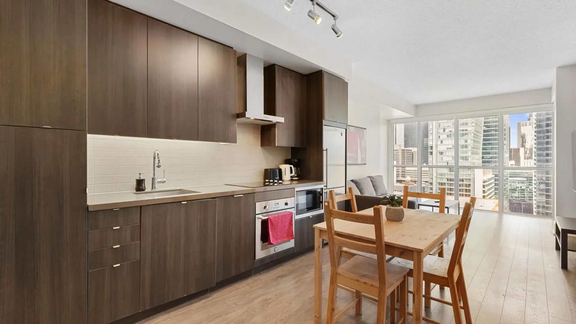 2Bedroom Cn Tower And Water Views - Free Parking - Rooftop Pool 토론토 캐나다