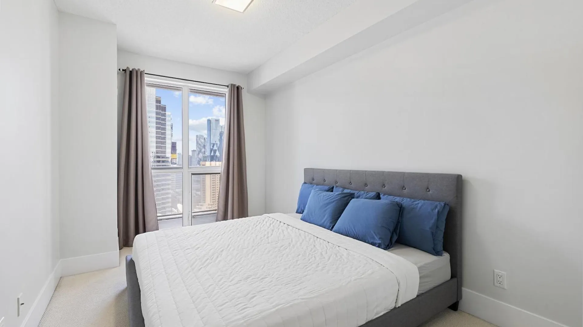 2Bedroom Cn Tower And Water Views - Free Parking - Rooftop Pool Toronto Kanada