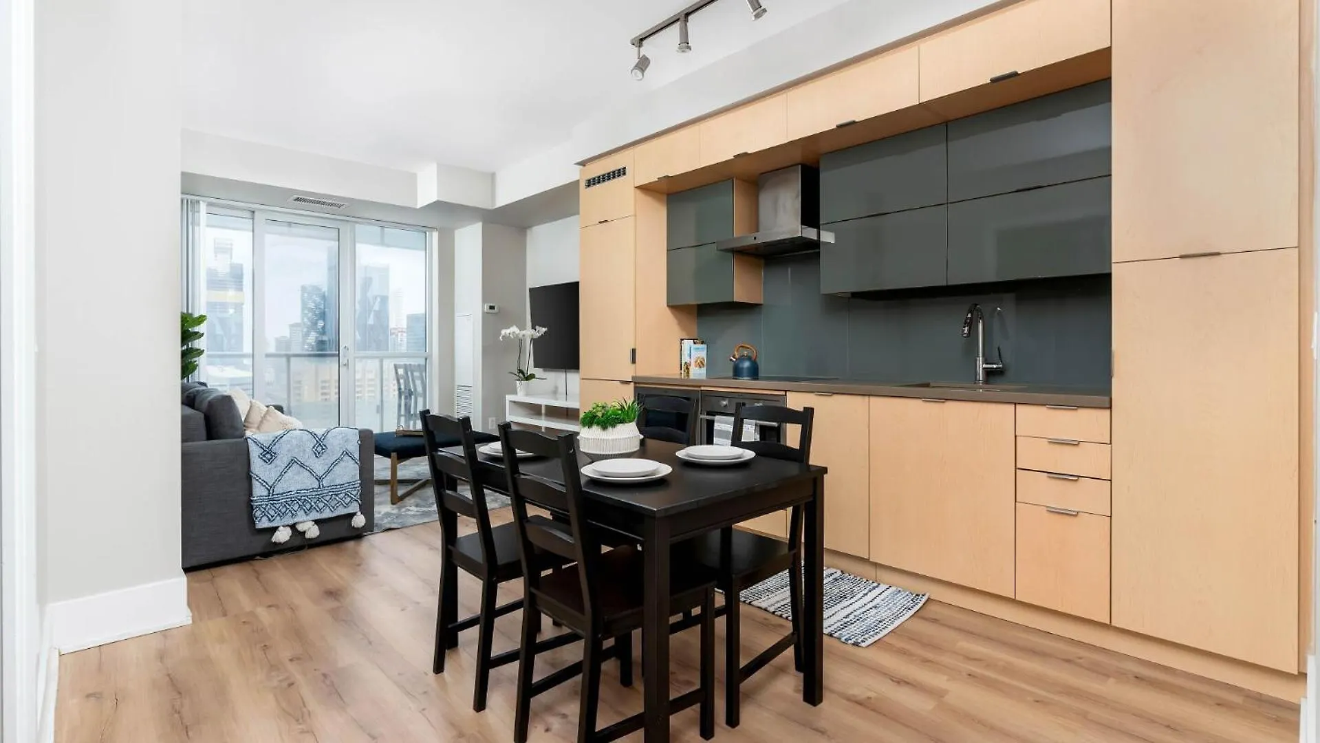 2Bedroom Cn Tower And Water Views - Free Parking - Rooftop Pool Toronto Kanada