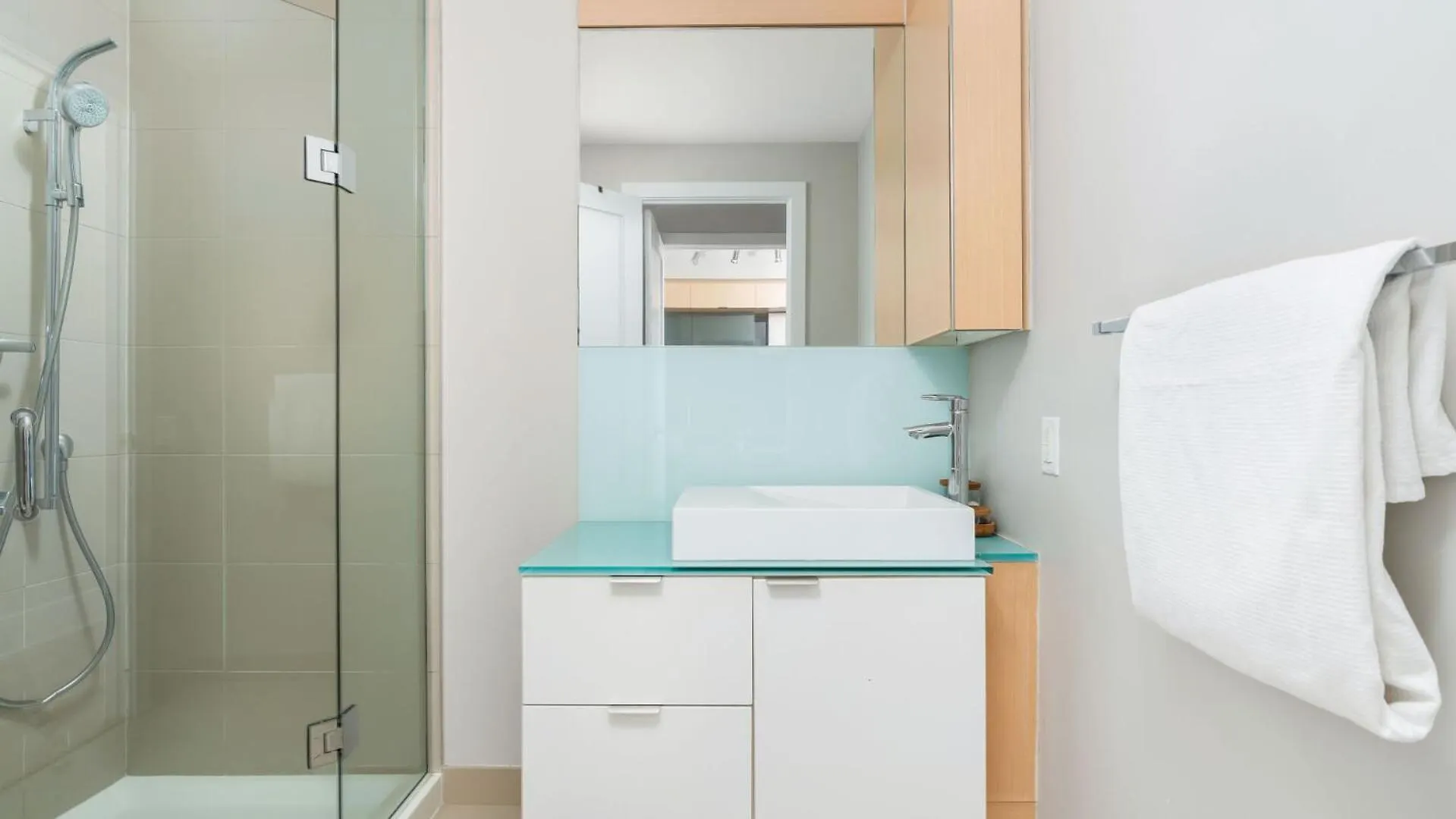 Aparthotel 2Bedroom Cn Tower And Water Views - Free Parking - Rooftop Pool Toronto