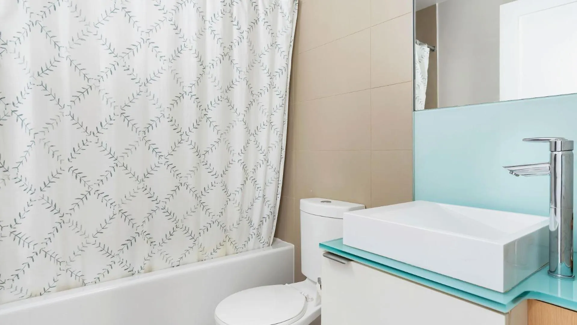 Appart hôtel 2Bedroom Cn Tower And Water Views - Free Parking - Rooftop Pool Toronto